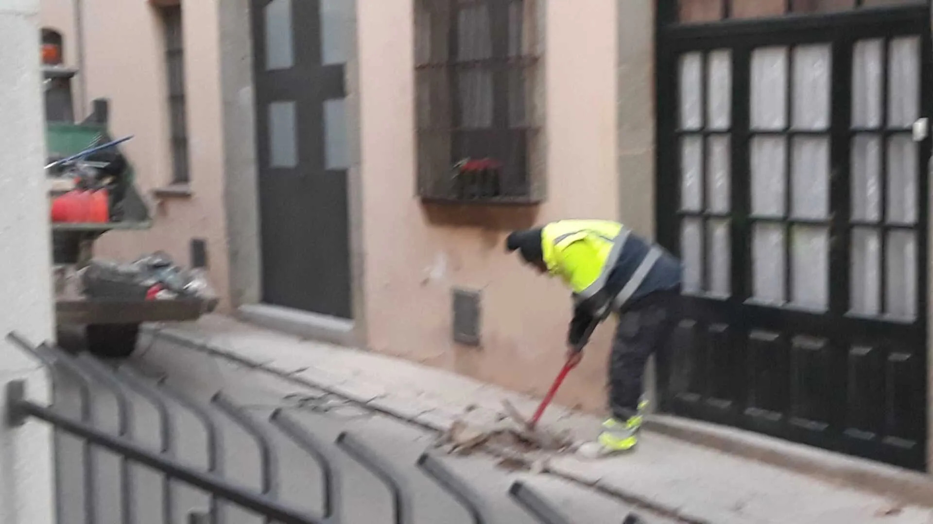 Reparació de la vorera al C/ Àngel Guimerà